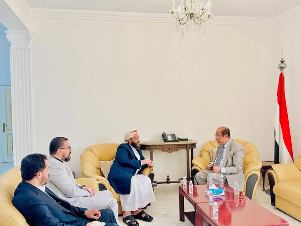 وزير الأوقاف يلتقي القنصل العام للجمهورية اليمنية في جدة لبحث تعزيز خدمات الحجاج والمعتمرين