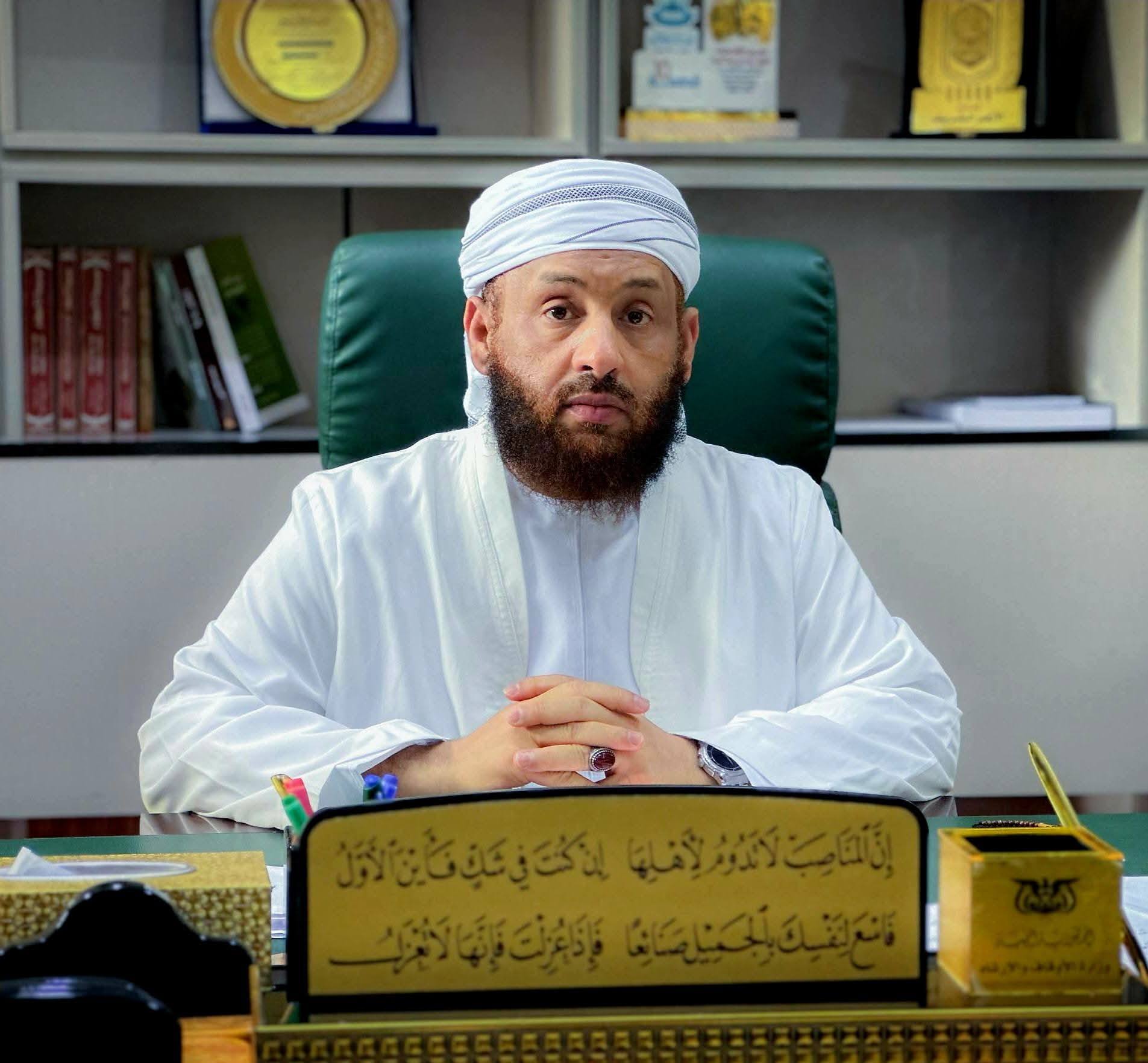 وزير الأوقاف والإرشاد يبحث مع وكالة "تيكا” التركية تعزيز التعاون في العلوم الشرعية والتنمية الوقفية