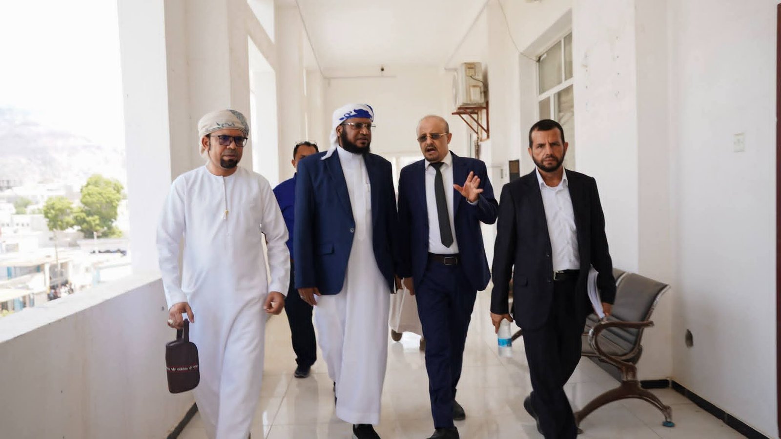 وكيل قطاع الحج والعمرة يباشر مهامه بديوان عام الوزارة ويتفقد سير العمل في إدارات القطاع