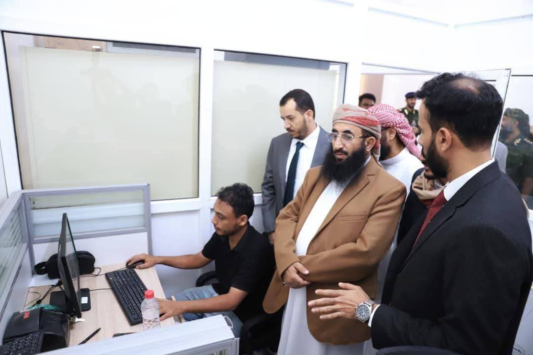 وزير الأوقاف يدشن ربط خدمات التأشيرات ويعلن إصدار أول تأشيرة لحجاج اليمن